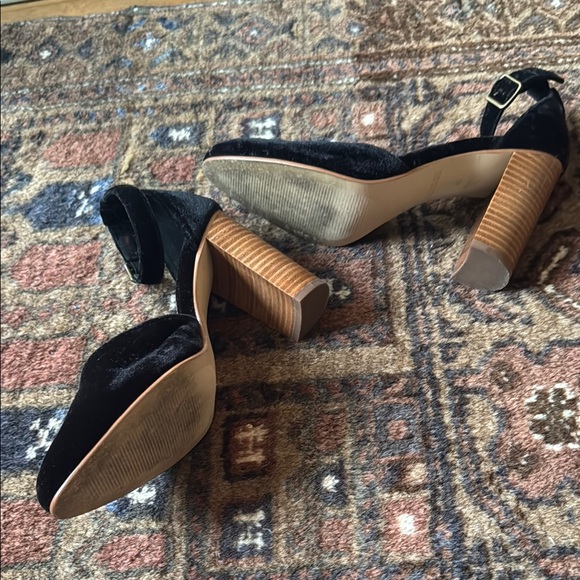 Soludos Black Velvet Heels w Ankle Stap - Picture 4 of 6